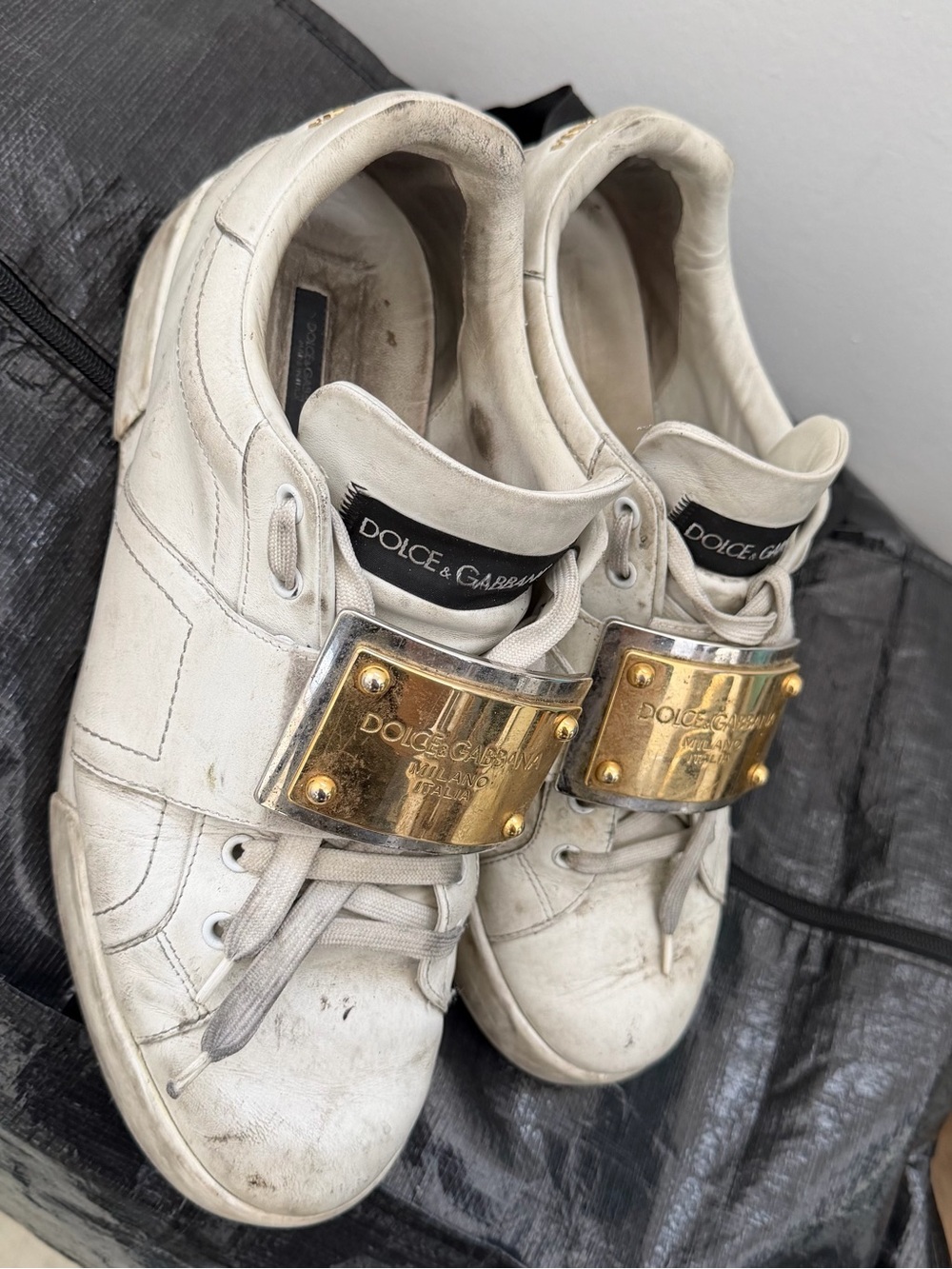 Dolce & Gabbana Off-White Sneakers with Gold Plate
